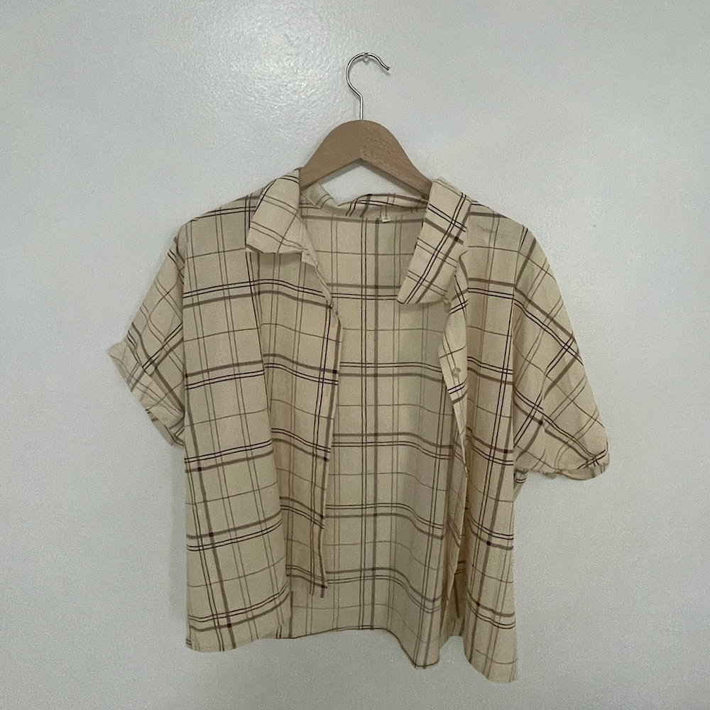 1X brand new. Have not worn yet. It’s very light and airy material